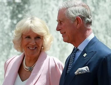 «Τρέμει» το Παλάτι: Βρετανός ισχυρίζεται ότι είναι ο κρυφός γιος του πρίγκιπα Καρόλου και της Καμίλα